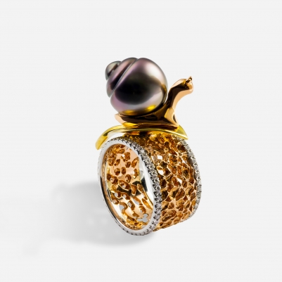 Snail Garden with Black Pearl