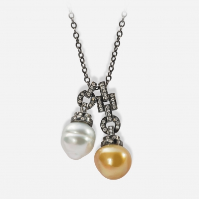 Khrysler in White and Gold Pearl