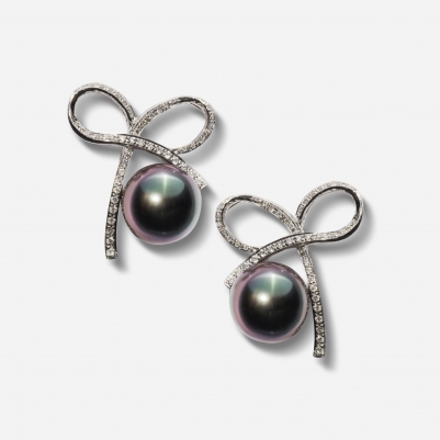 Ribbon Black Pearl in White Gold